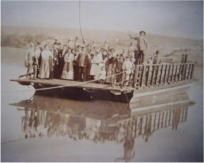 Imagen 3. La barca de puente de Cantillana